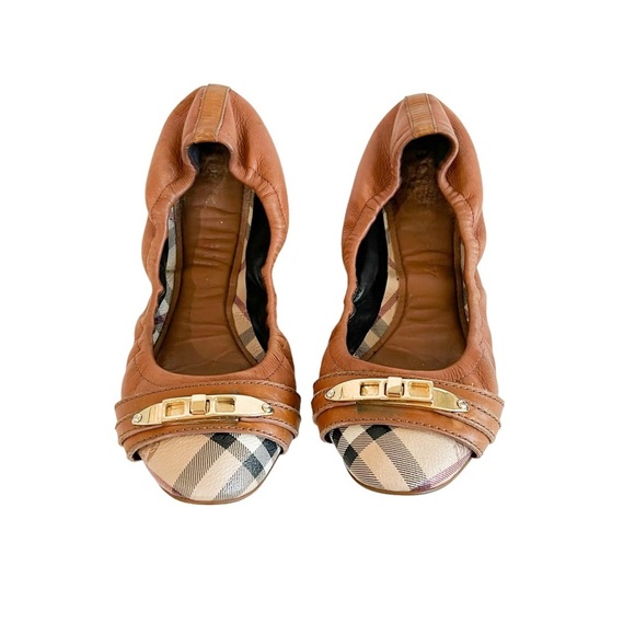 Authentic Women’s Burberry flats size 37 is size 5/6 - Picture 1 of 7